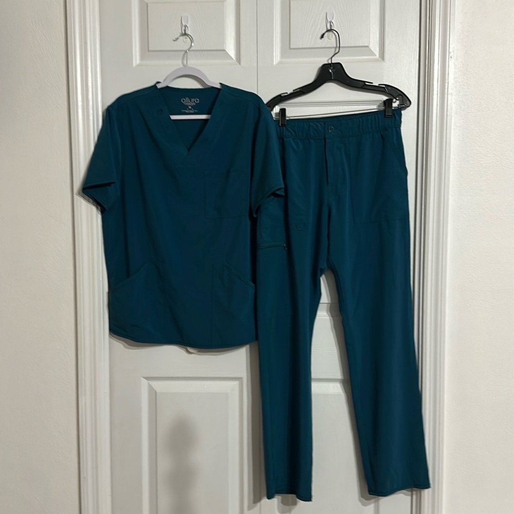Cherokee Allura men’s scrub set  Caribbean blue. Size medium.